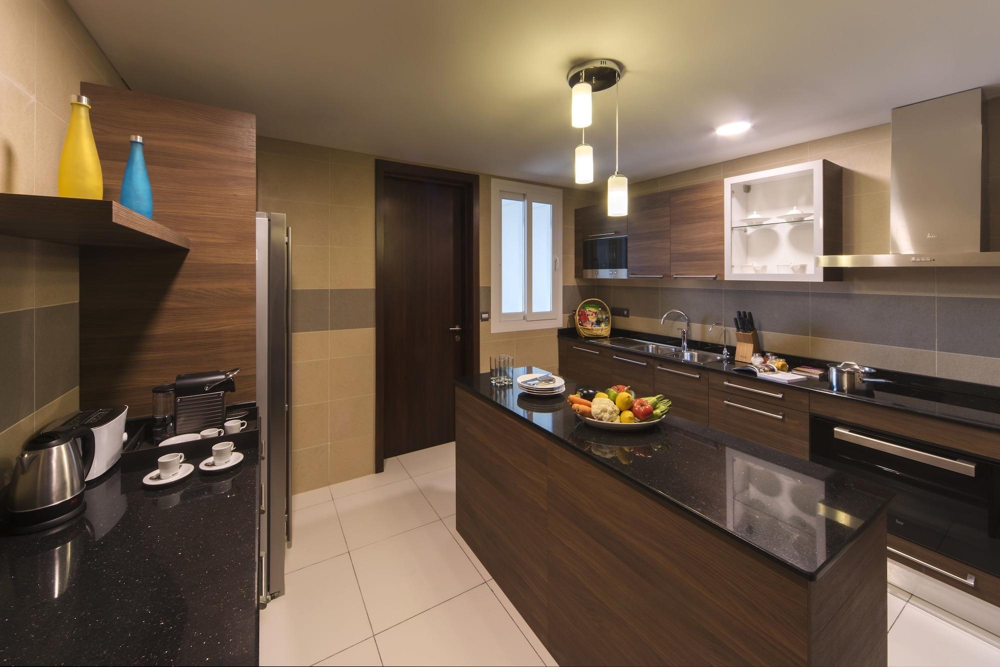 เฟรเซอร์ สวีท มัสกัต Hotel ภายนอก รูปภาพ A modern kitchen