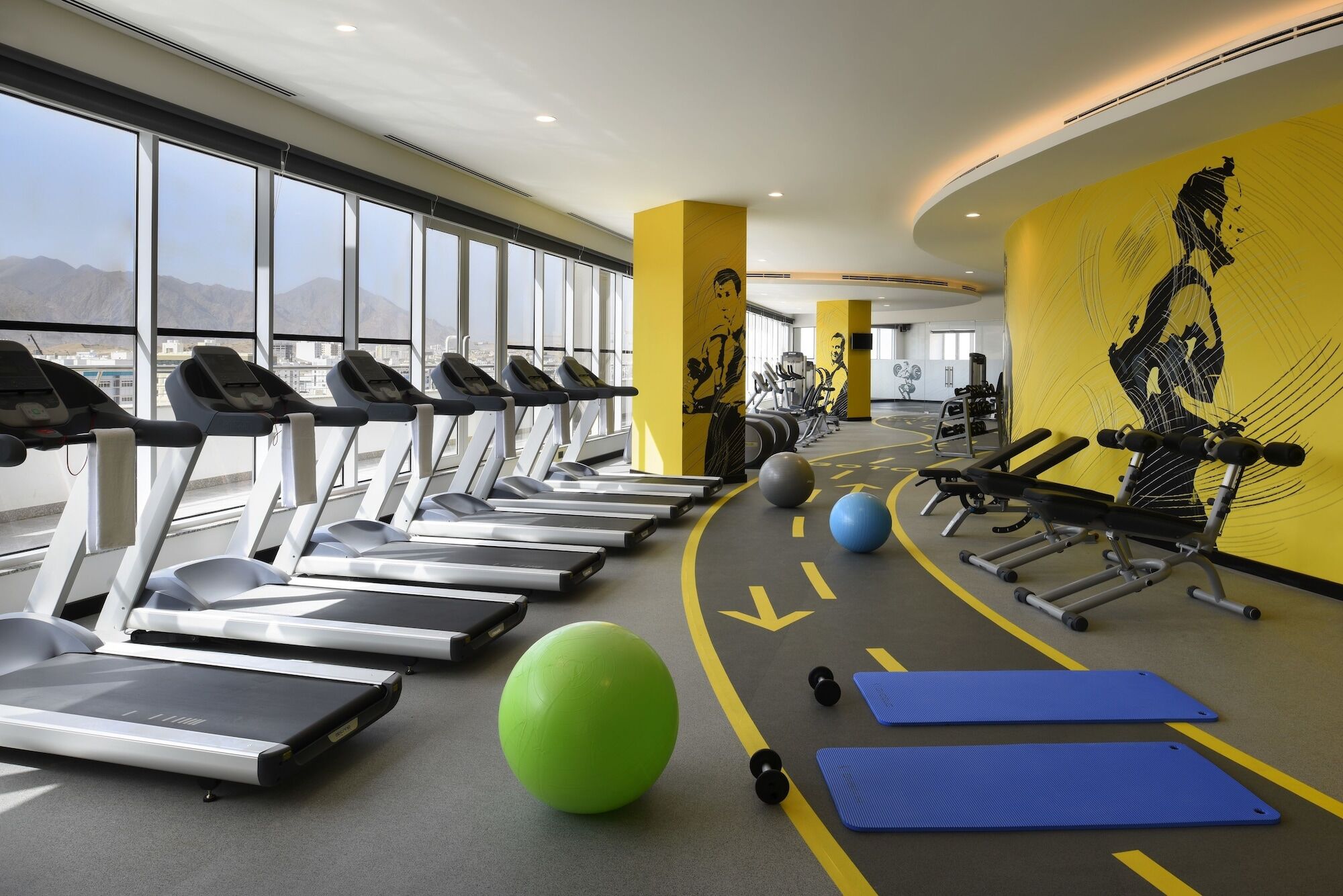 เฟรเซอร์ สวีท มัสกัต Hotel ภายนอก รูปภาพ The gym at the hotel